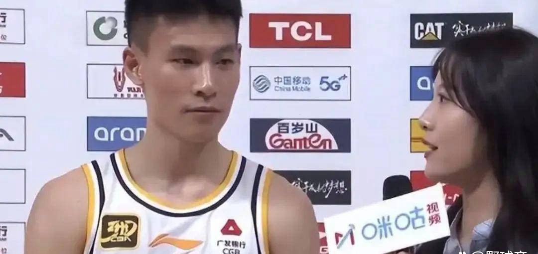篮坛新秀崭露头角，精彩表现引爆全场的简单介绍